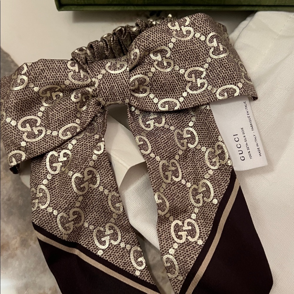 Gucci Brown Monogram Scrunchie with a Bow Hair Accessory - Picture 3 of 7